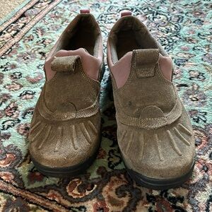 Timberland slip on woman’s size 8, non marking sole.